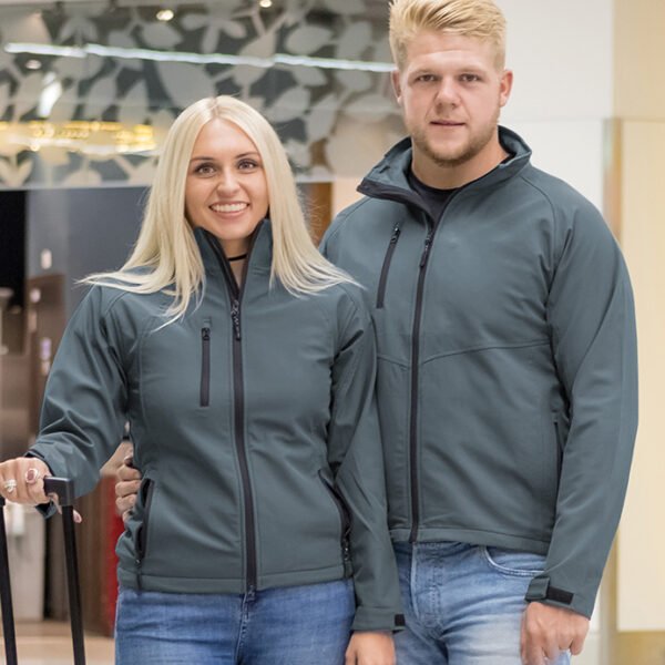 Moteriška lengva softshell striukė BASE RS